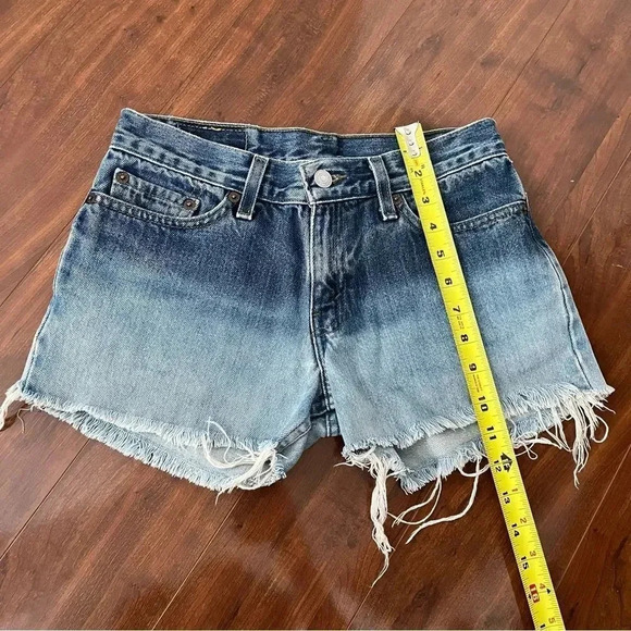 Levi’s ombré cut off  short - Picture 9 of 9